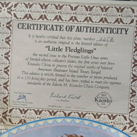 Decorative Plate with Child and Chick - Picture 2 of 2